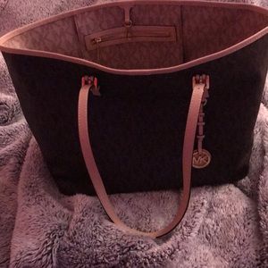 Michael Kors jet set md travel tote